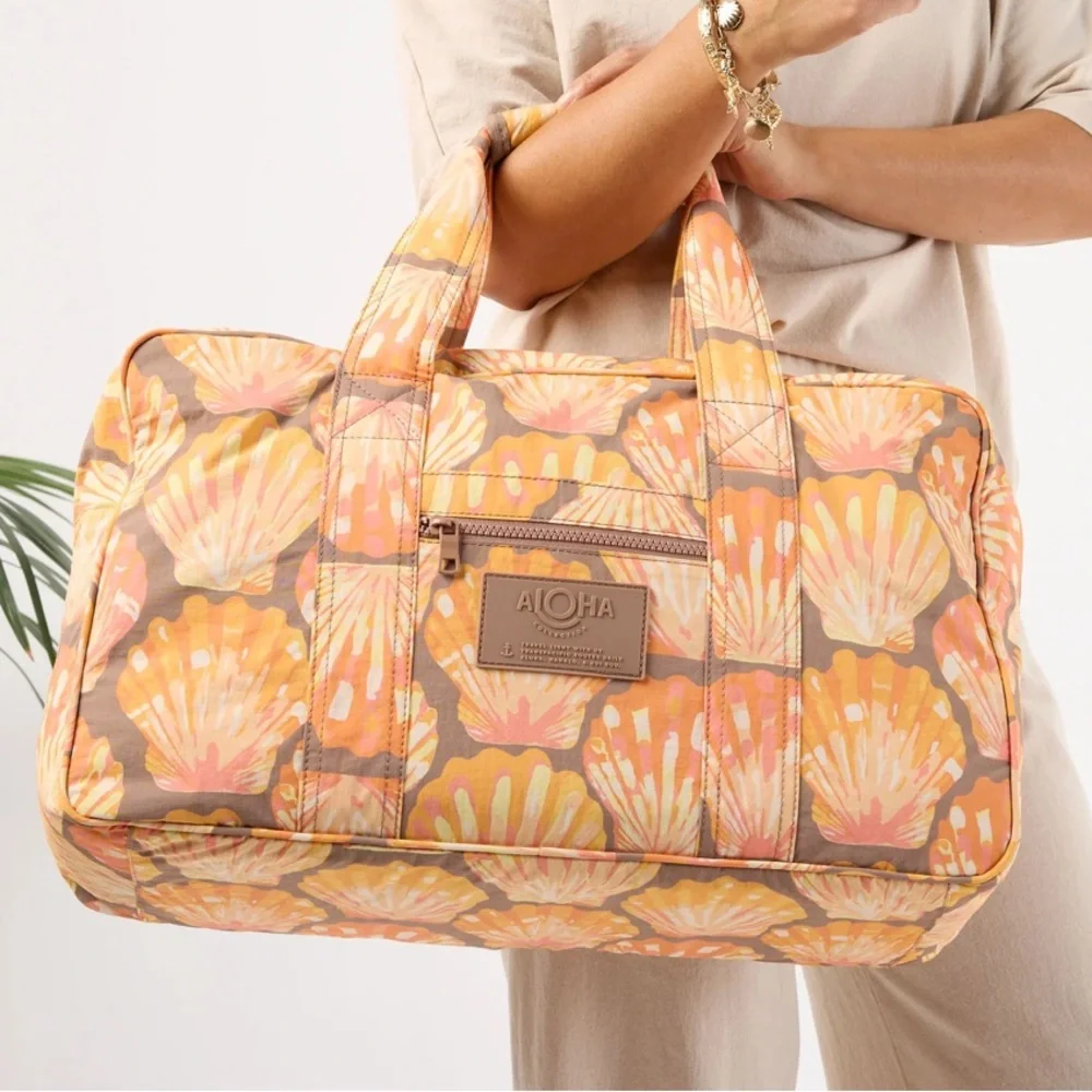 Aloha Collection Sunrise Shell Weekender - Picture 2 of 2